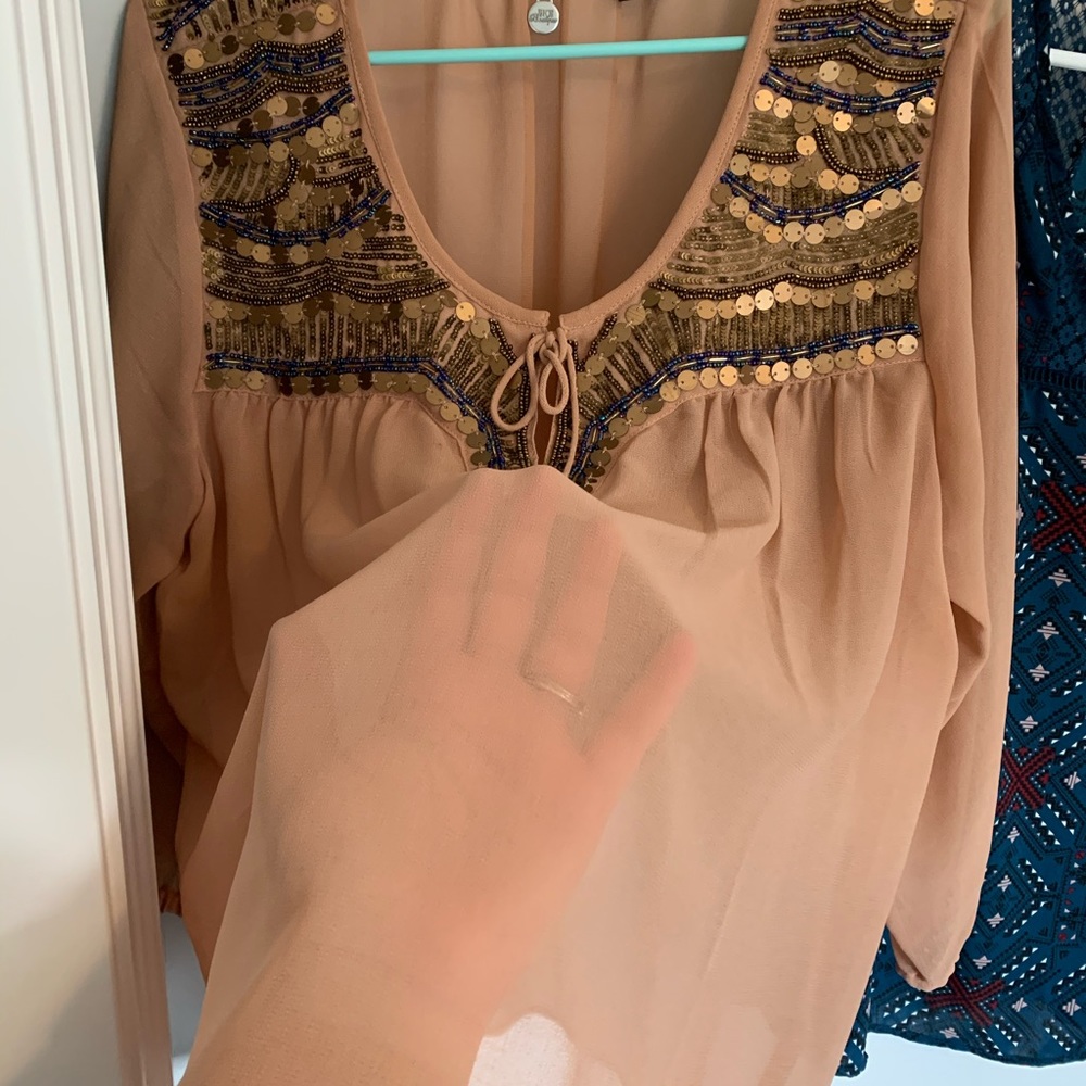 XL buckle top